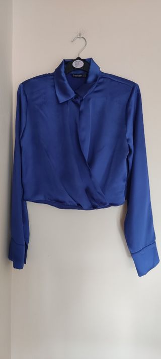 Camisa crop satinada