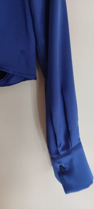 Camisa crop satinada