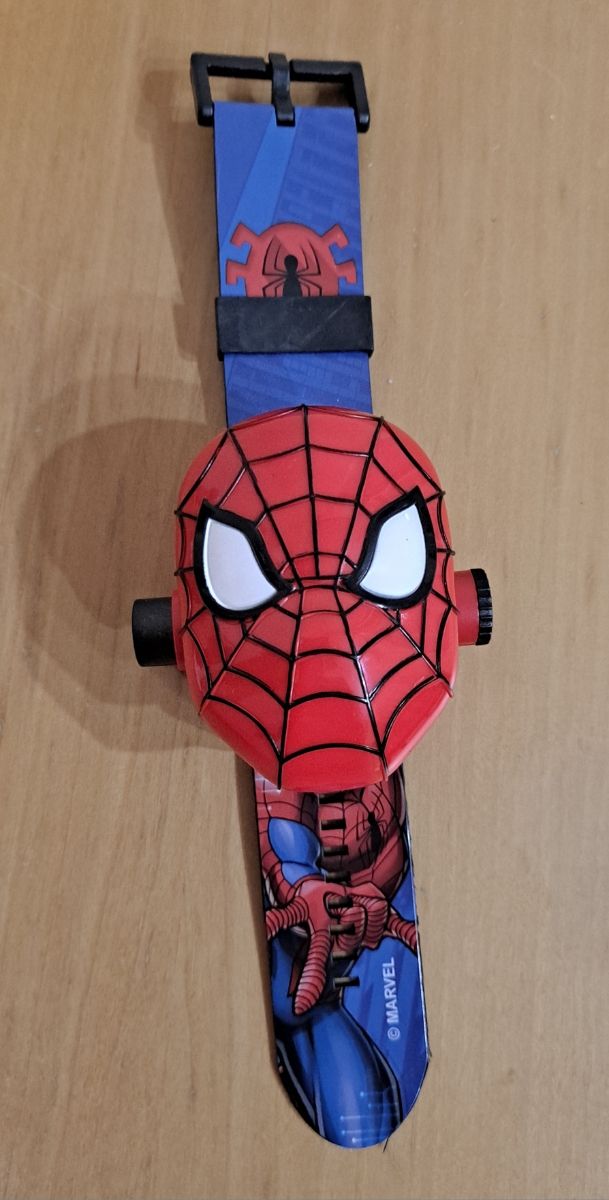 Reloj Spiderman digital, nuevo.