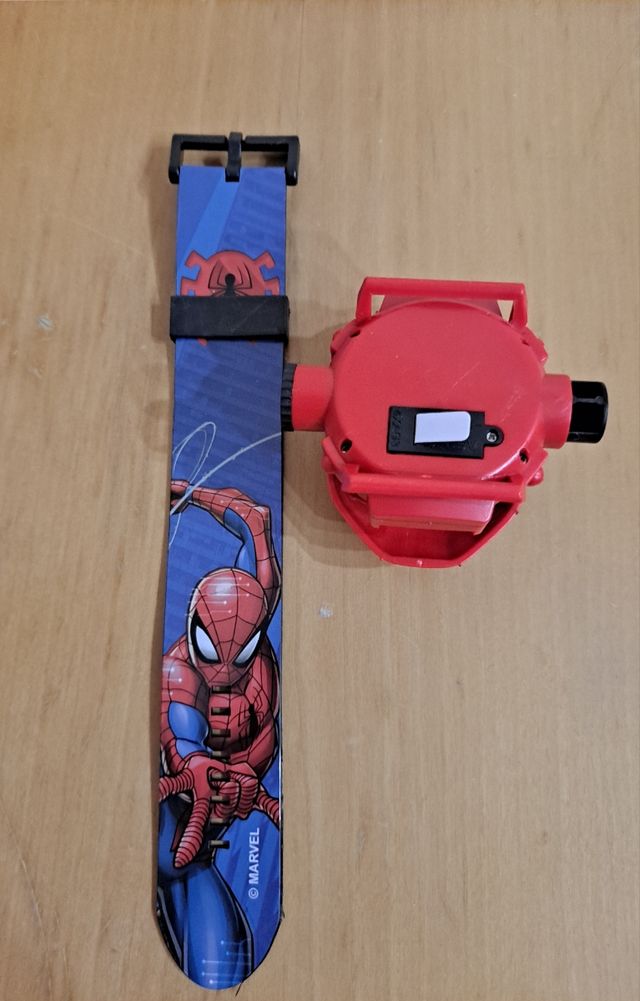 Reloj Spiderman digital, nuevo.