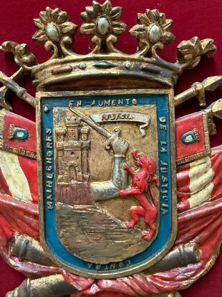 LA JUSTICIA: Escudo tallado en madera