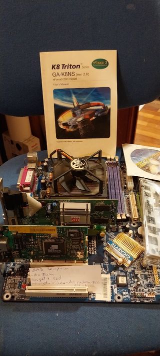 Placa madre AGP 8x DDR 400, ATI 9250