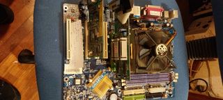 Placa madre AGP 8x DDR 400, ATI 9250