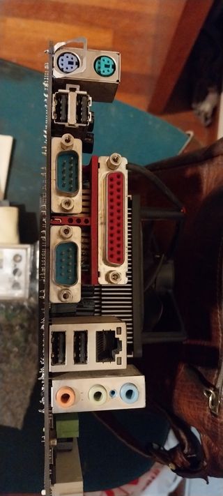 Placa madre AGP 8x DDR 400, ATI 9250