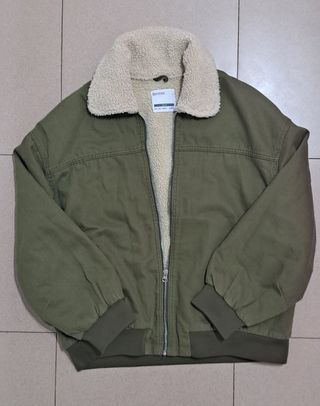 Chaqueta bomber kakhi Bershka