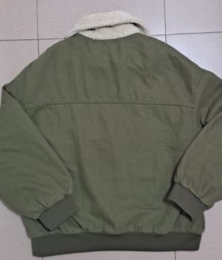 Chaqueta bomber kakhi Bershka