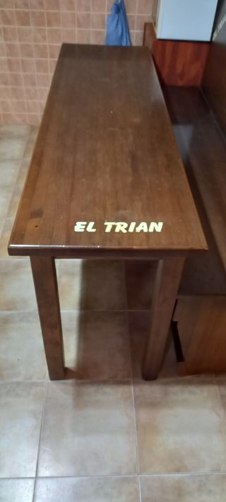 Panche in legno con tavolo
