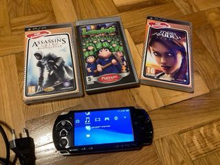 Consola PSP y 3 juegos. Sony