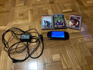 Consola PSP y 3 juegos. Sony