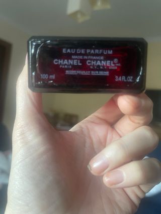 Chanel numero 5 botella roja
