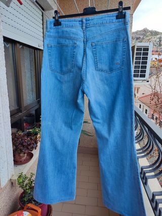 Pantalón vaquero campana vintage.
