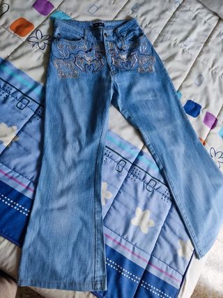 Pantalón vaquero campana vintage.