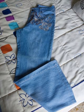 Pantalón vaquero campana vintage.