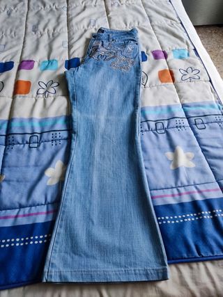 Pantalón vaquero campana vintage.