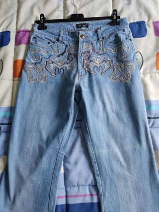 Pantalón vaquero campana vintage.