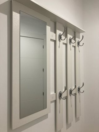 Mueble recibidor con espejo zapatero y colgadores