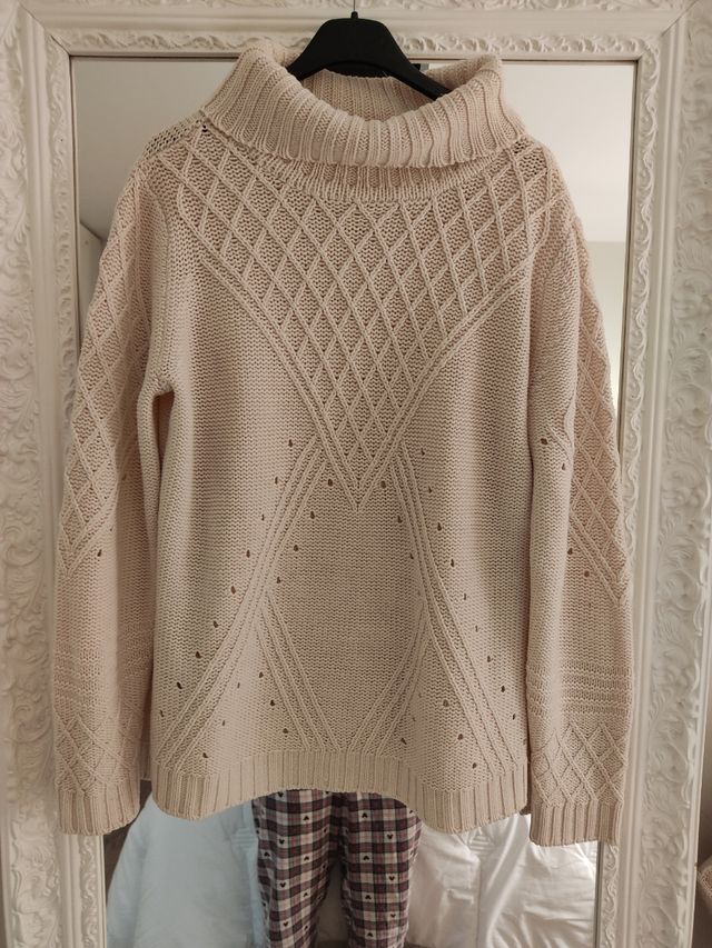 Jersey blanco cuello alto