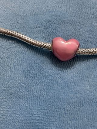 Charm corazón rosa o morado und