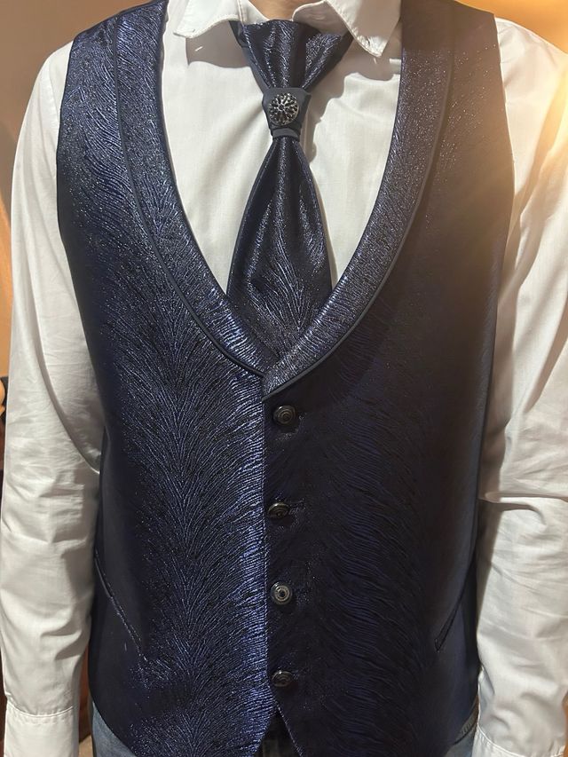 Lote chaquetilla corbata y pañuelo