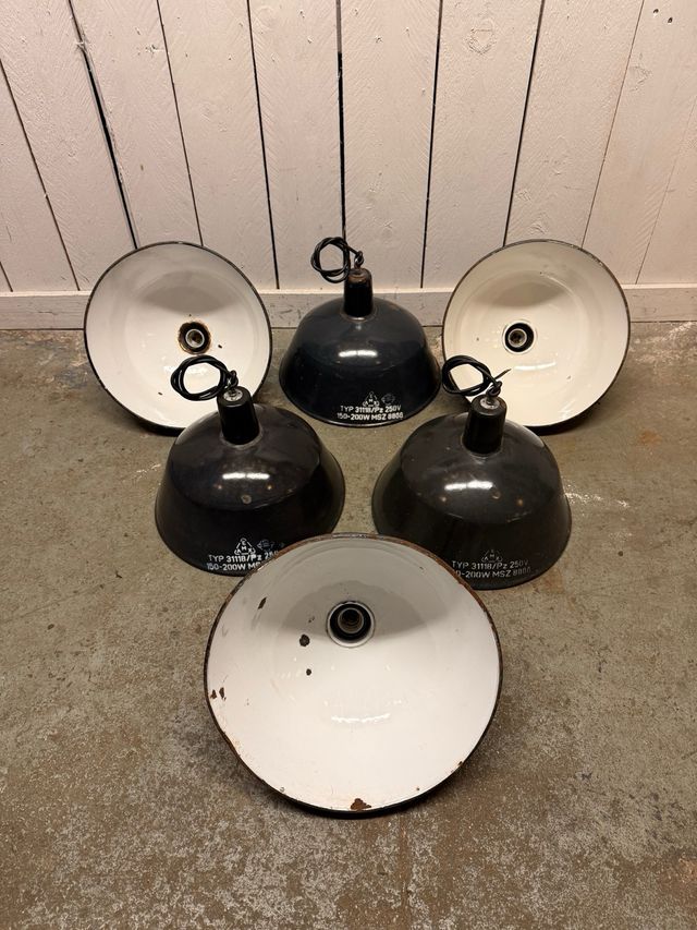 Candeeiro esmalte preto vintage