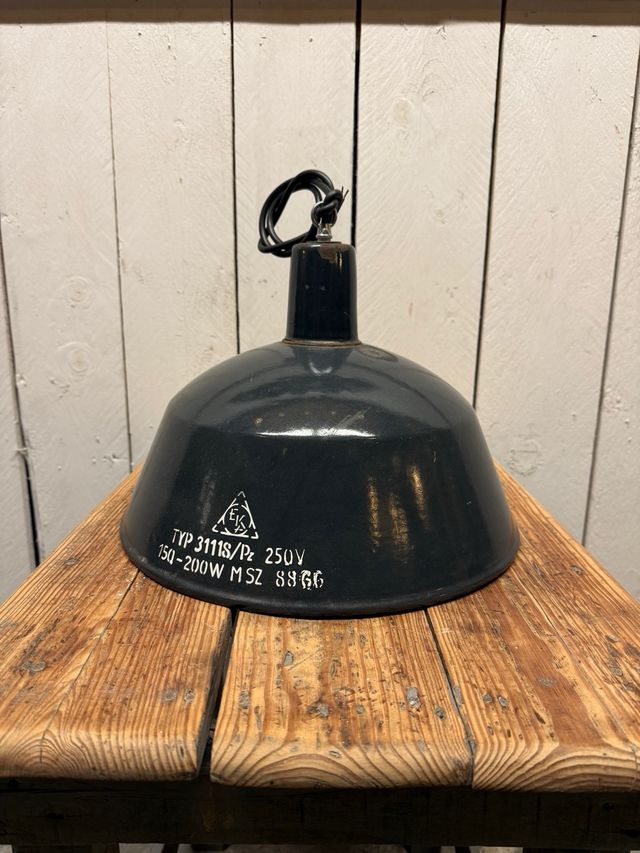 Candeeiro esmalte preto vintage