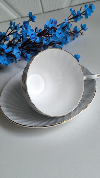 Preciosa taza y platillo porcelana inglesa