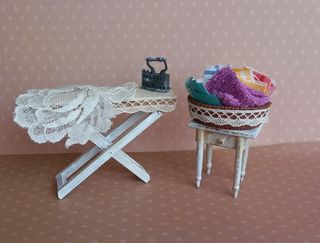 Miniatura tavolo da stiro