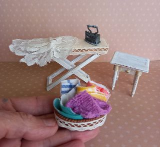 Miniatura tavolo da stiro