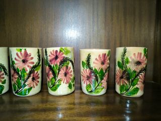 Conjunto vasos y jarritas con flores