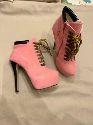 Botines cordones tacón rosa