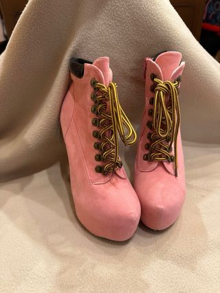 Botines cordones tacón rosa