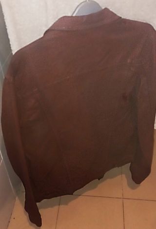 Chaqueta vaquera roja burdeos