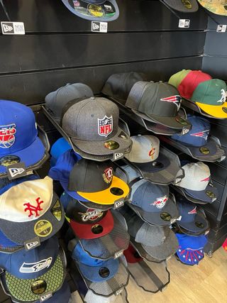 Expositor de gorras New Era