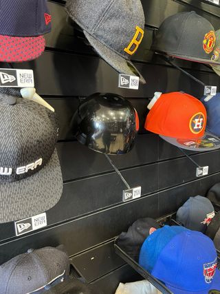 Expositor de gorras New Era