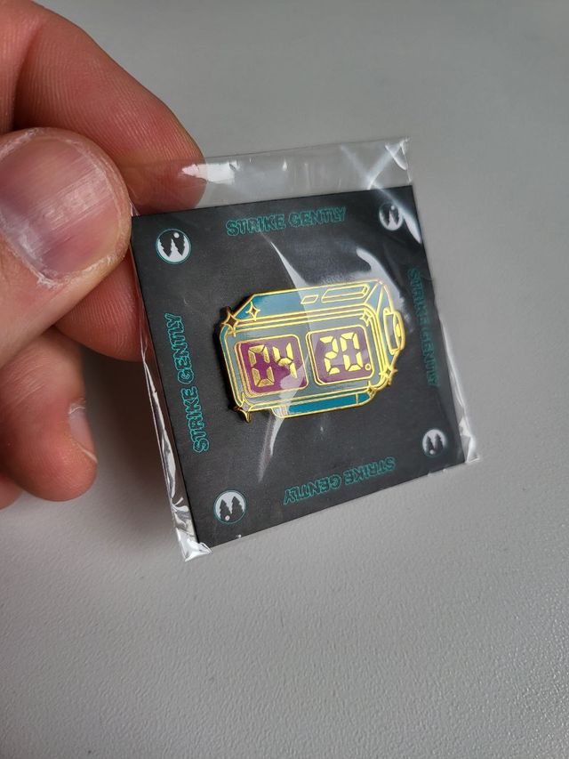 Pin Estaño | Strike Gently