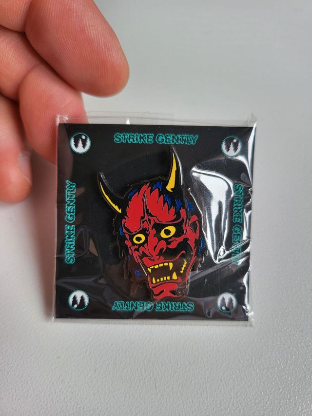 Pin Estaño | Strike Gently