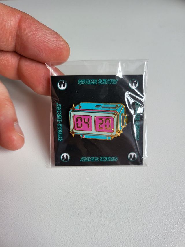 Pin Estaño | Strike Gently