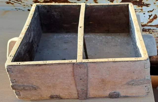 Celemín o medidor de grano antiguo