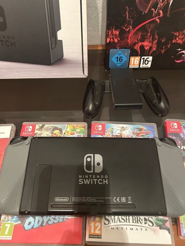 Nintendo Switch Pack + REGALOS 
LEER