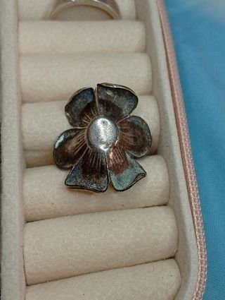 Anillo plata antigua una flor