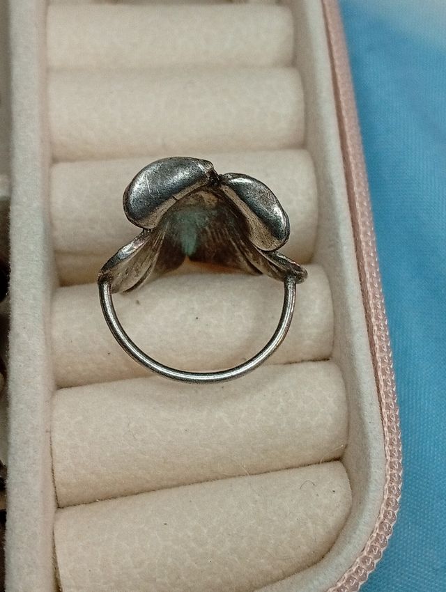 Anillo plata antigua una flor