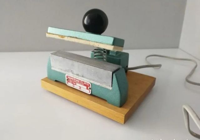 Antigua máquina térmica para libros