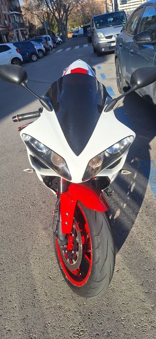 YAMAHA R1 2008