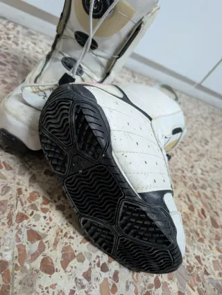 Tabla snowboard Burton y botas snow mujer