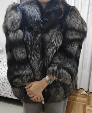 Chaquetón de piel de zorro plateado