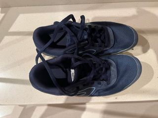 Zapatillas clavos Kiprun talla 38 niño
