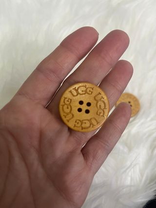 Botón UGG precio unidad