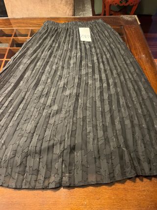 Falda plisada devoré Zara a estrenar