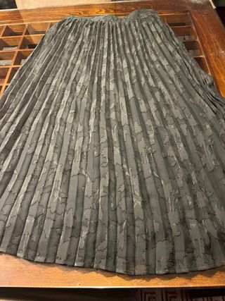 Falda plisada devoré Zara a estrenar