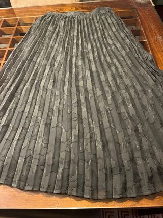 Falda plisada devoré Zara a estrenar